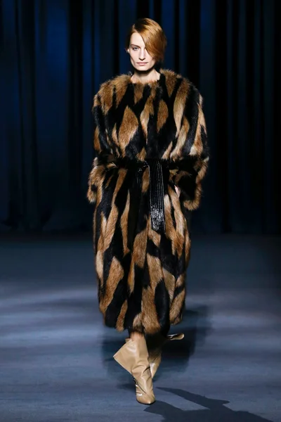 Look 1